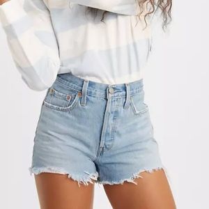 NWOT Levi’s 501 Shorts (light wash)